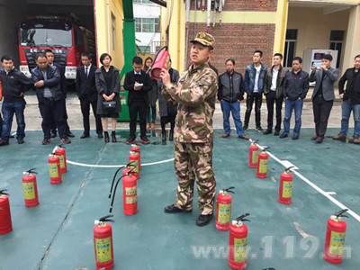泉州市開(kāi)展“3.15”消防產(chǎn)品專項(xiàng)整治暨假冒偽劣消防產(chǎn)品集中銷毀儀式